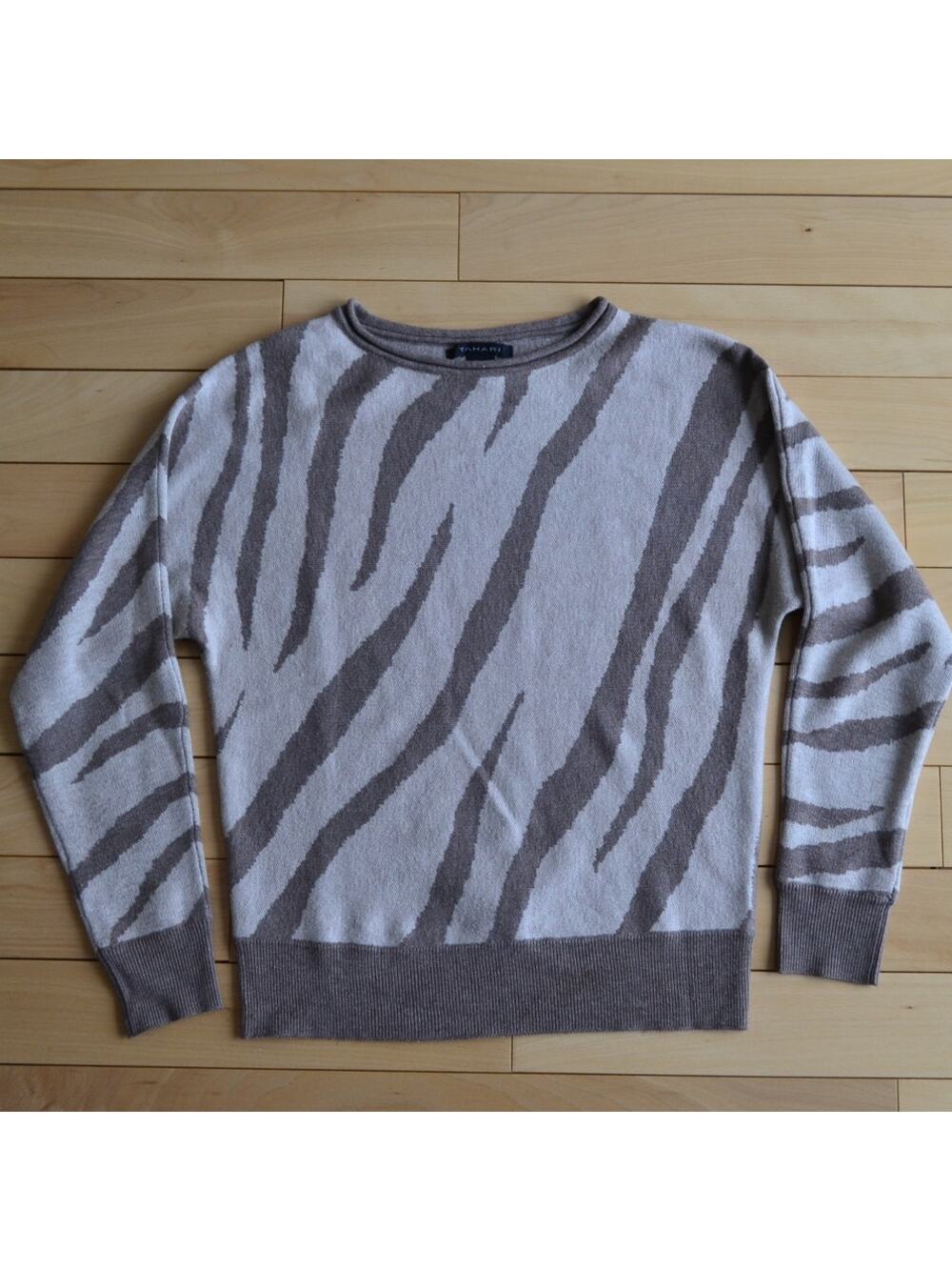 Tahari Gray Zebra Print Sweater Size XS